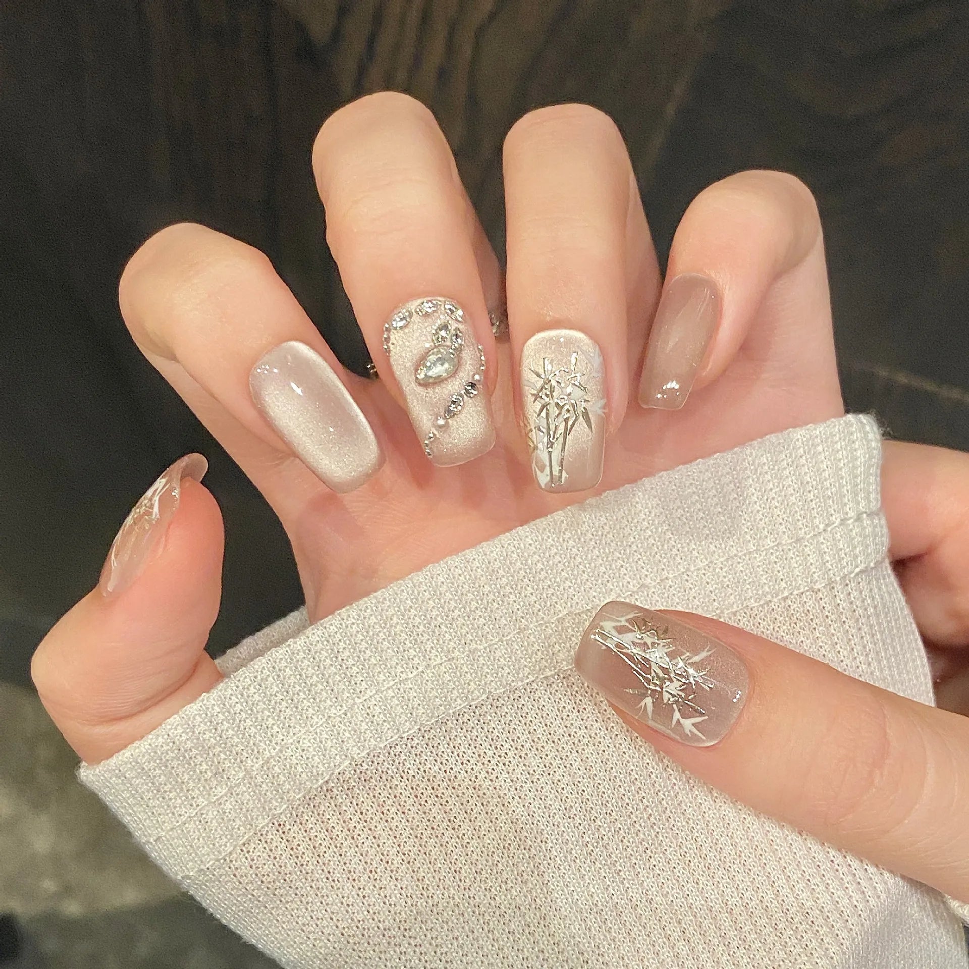 Faux ongles à pression Carré Moyen Beige New Chinese Œil de Chat Serpent Bambou - Faits main (Lot de 10)