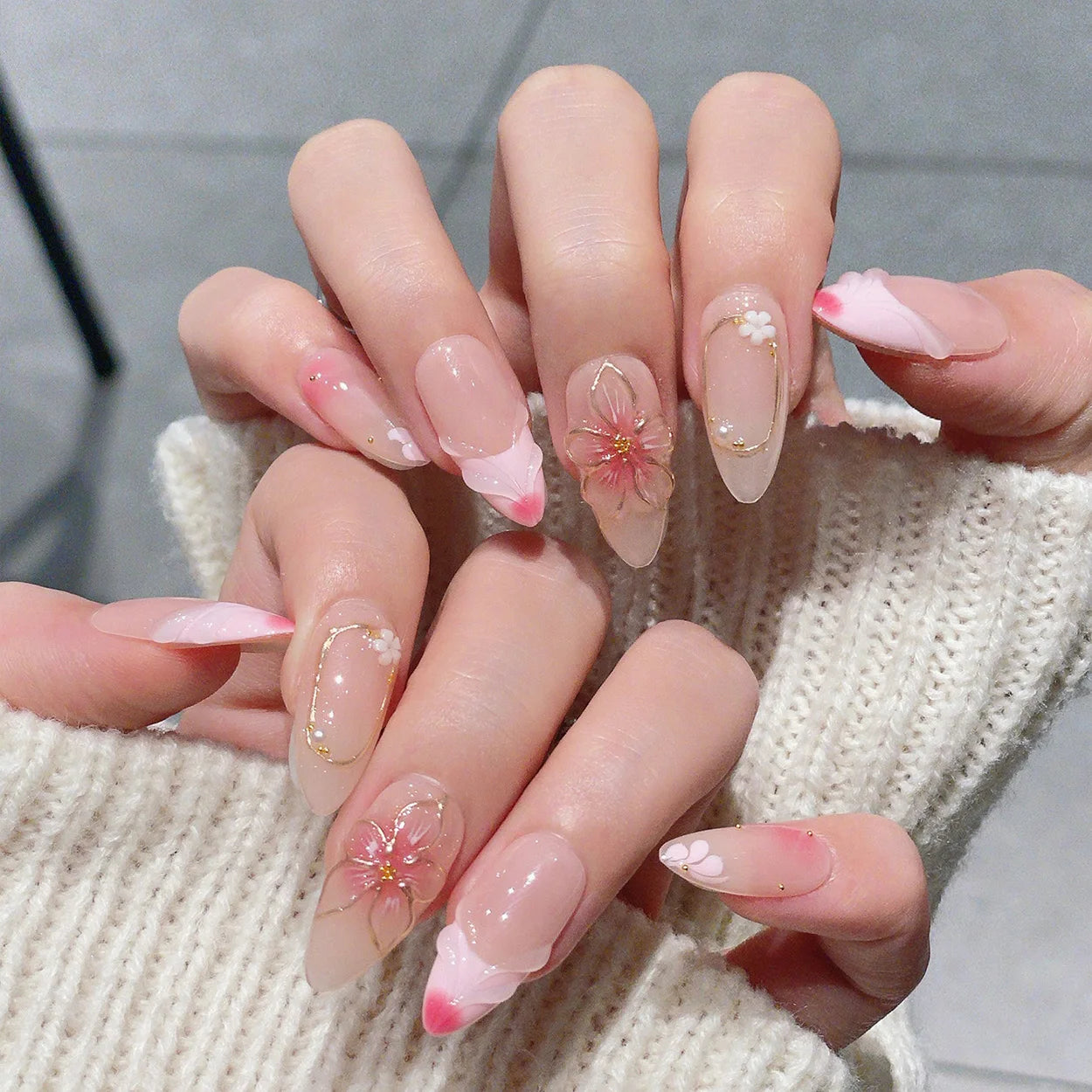 Faux ongles à pression en Amande Rose Fleur Dorée Strass – Faits main (Lot de 10)
