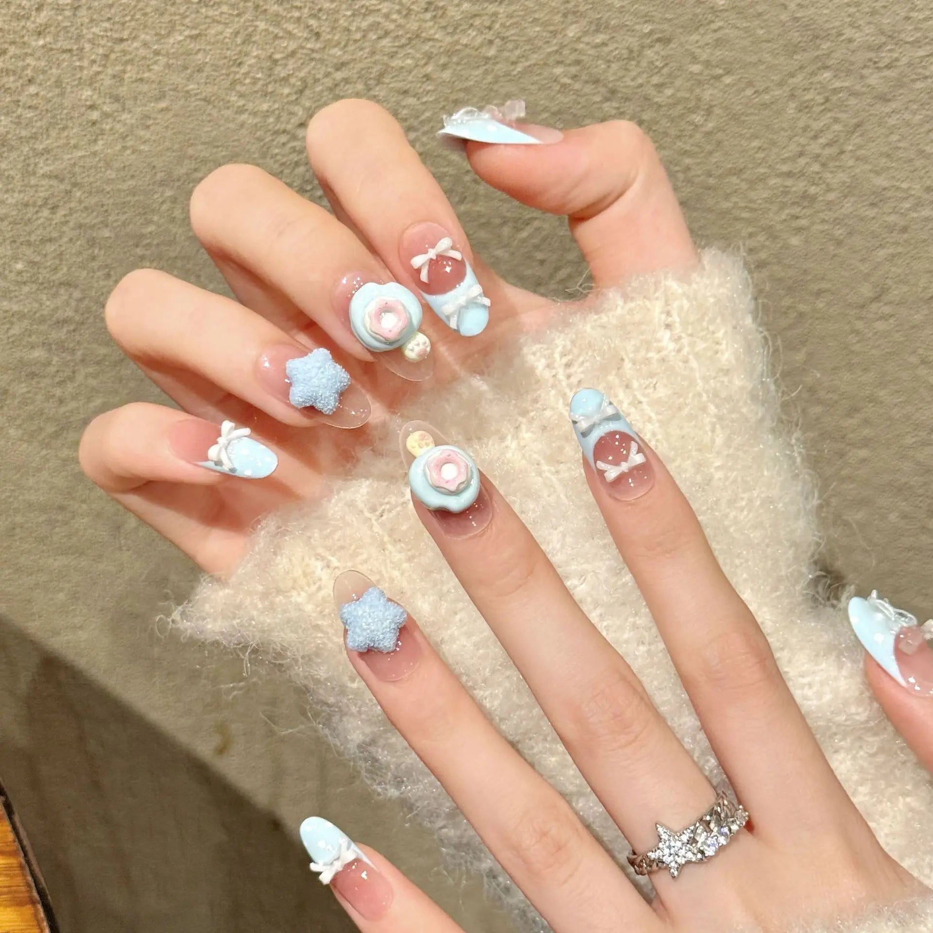 Faux ongles à pression Ovale Moyen Rose Bleu Dégradé Donuts Sucrés - Faits main (Lot de 10)