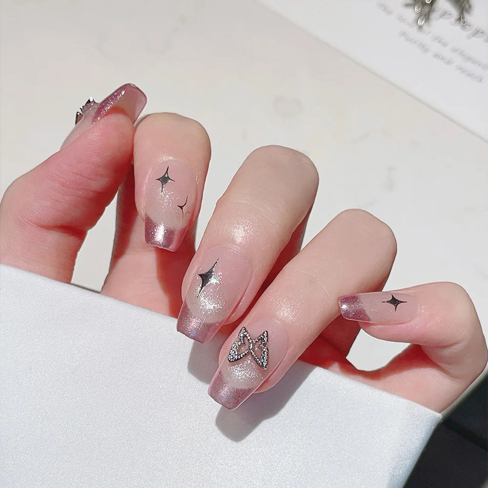 Faux ongles à pression Trapèze Court Rose Papillon Argenté Étoiles Romance - Faits main (Lot de 10)