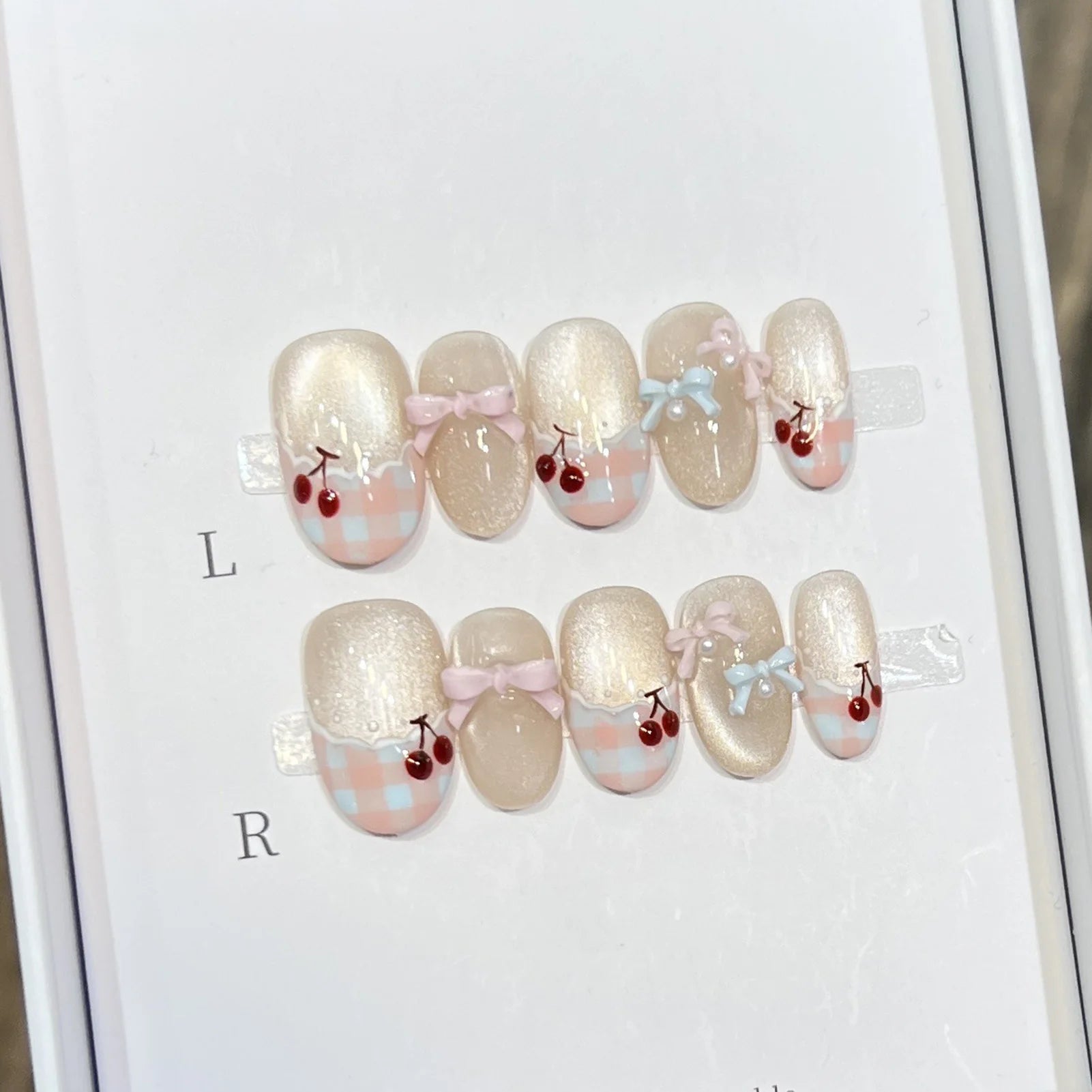 Faux ongles à pression Ovale Court Nœud Effet Miroir - Faits main (Lot de 10)