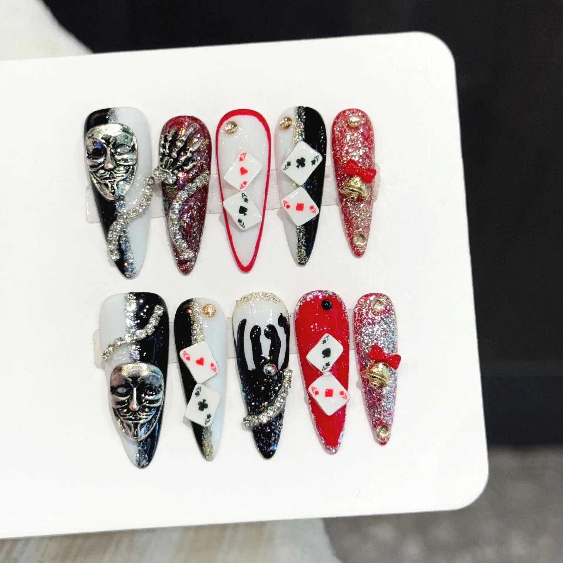 Faux ongles à pression Amande Long Rouge Pailleté Masque Poker Diamant - Faits main (Lot de 10)