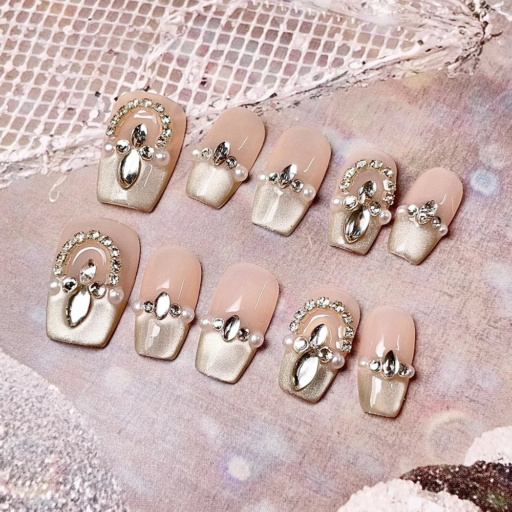 Faux ongles à pression Amande Moyen Nude Doré Strass Goutte Perle – Faits main (Lot de 10)