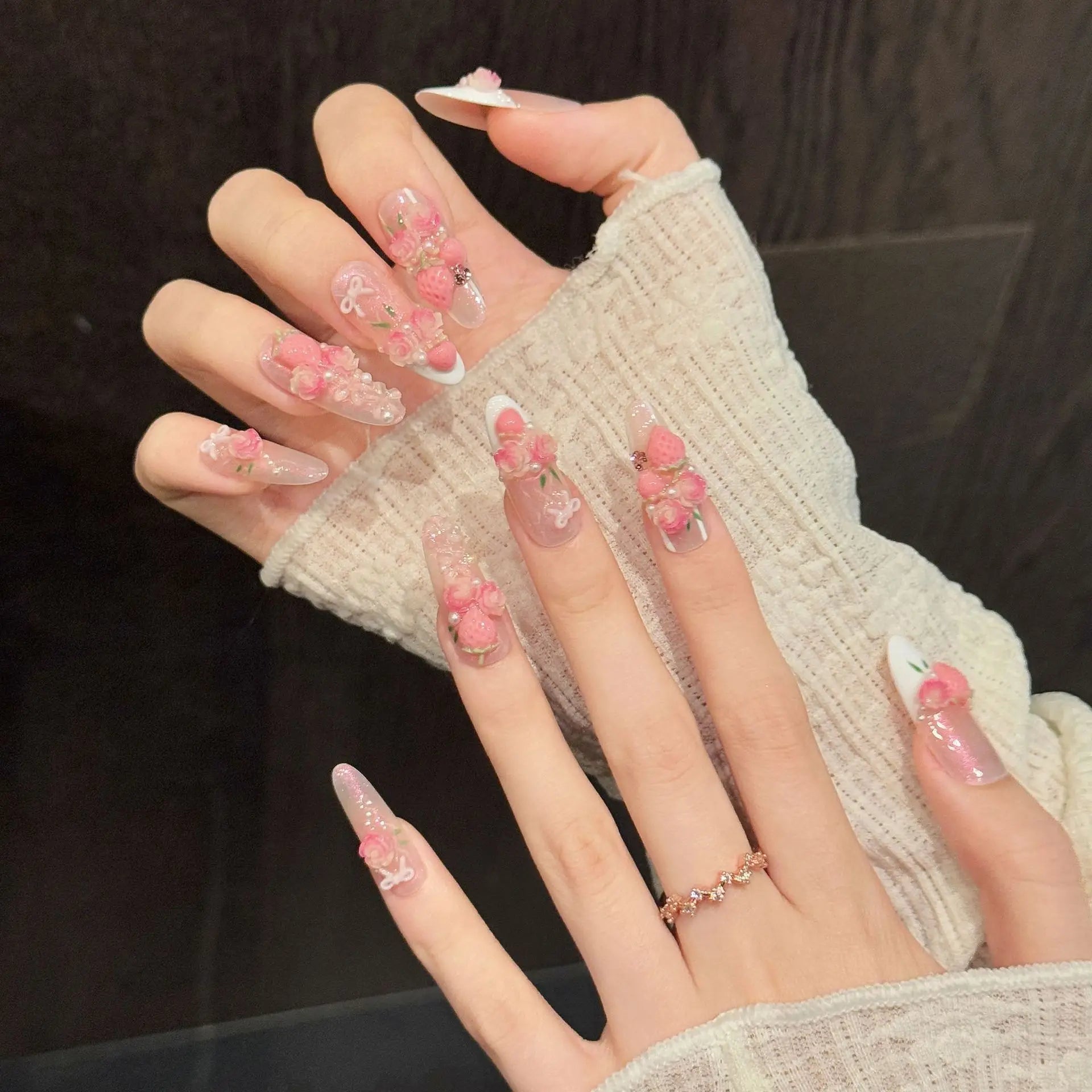 Faux ongles à pression Ovale Long Fraise 3D Rose Perle Girly Romantique - Faits main (Lot de 10)