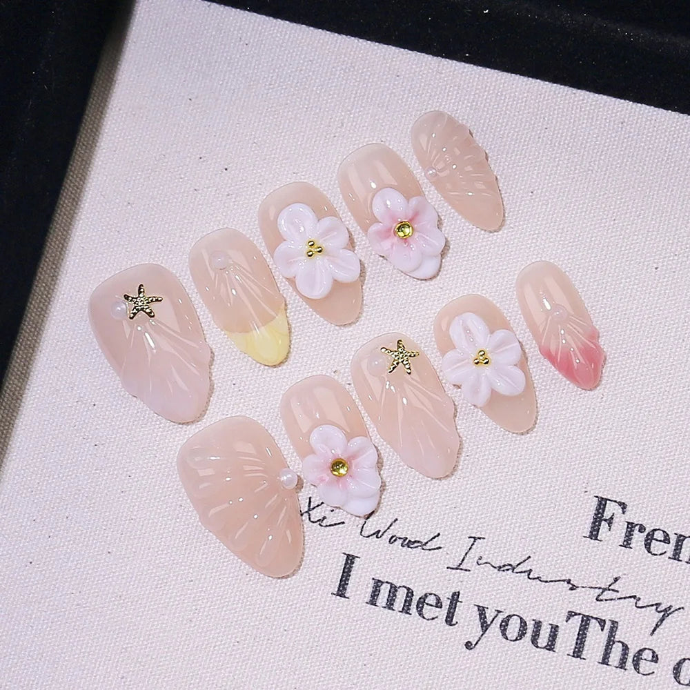Faux ongles à pression en Amande Nude Fleurs 3D Perle – Faits main (Lot de 10)