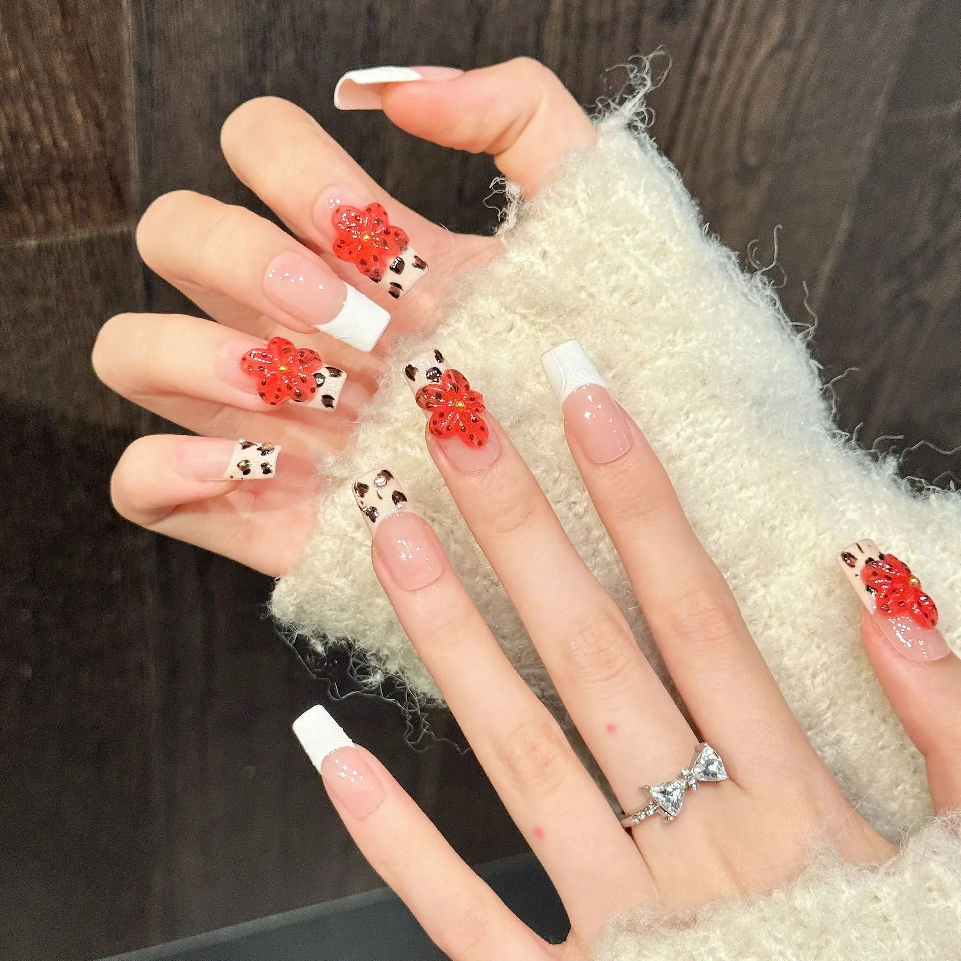 Faux ongles à pression Carré Long Rouge Fleurs French - Faits main (Lot de 10)