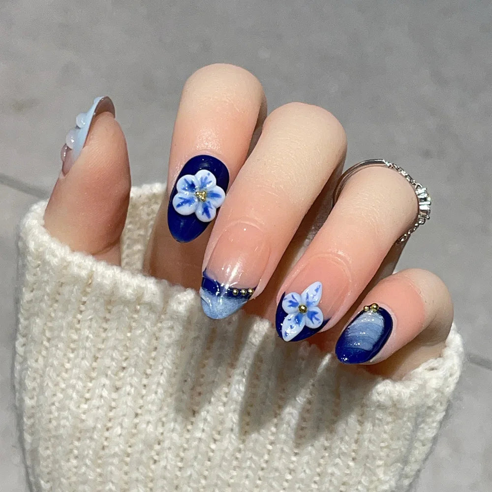 Faux ongles à pression Amande Moyen Nude Vintage Fleurs Sculptées Ruban - Faits main (Lot de 10)