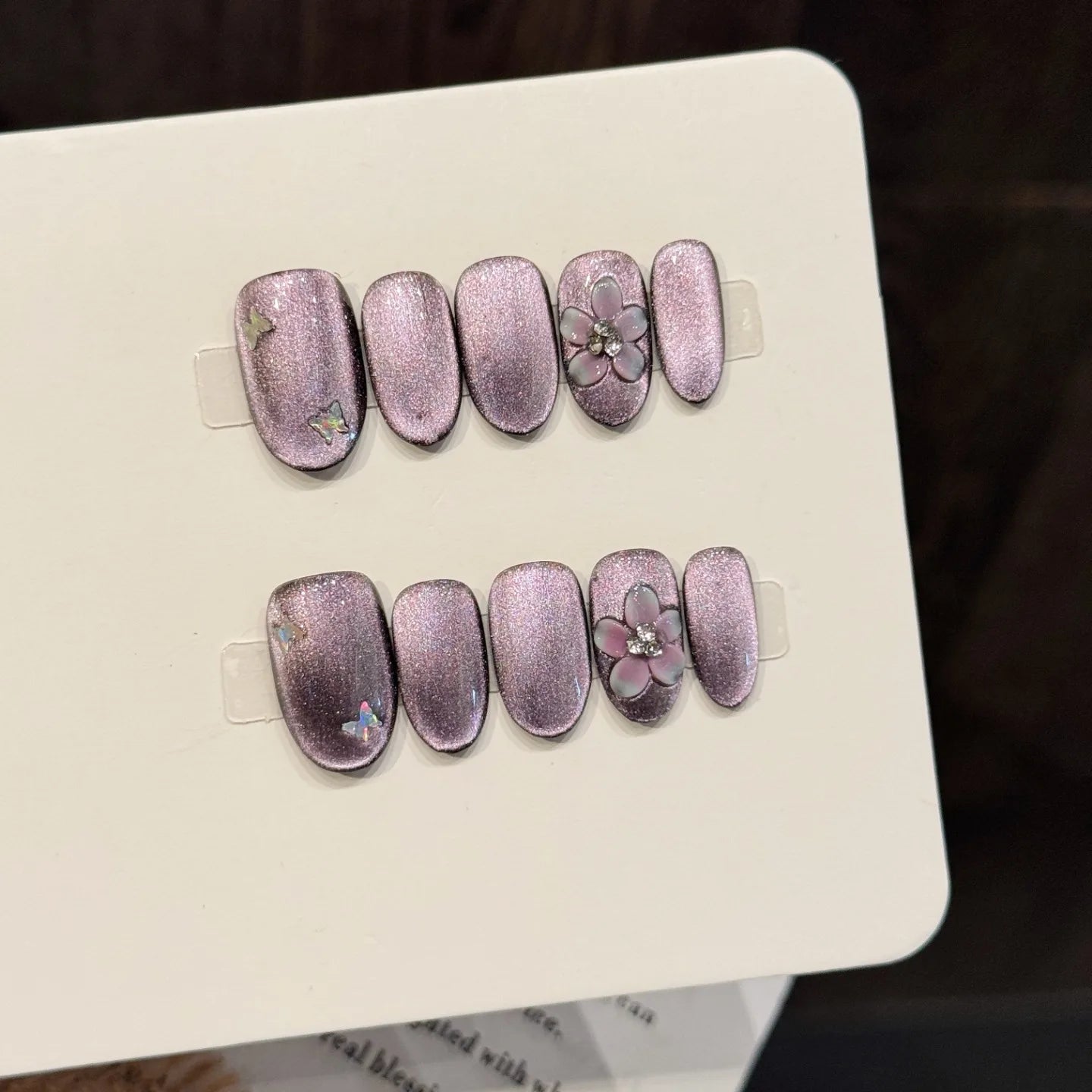 Faux ongles à pression Ovale Violet Effet Miroir Fleurs Papillons - Faits main (Lot de 10)
