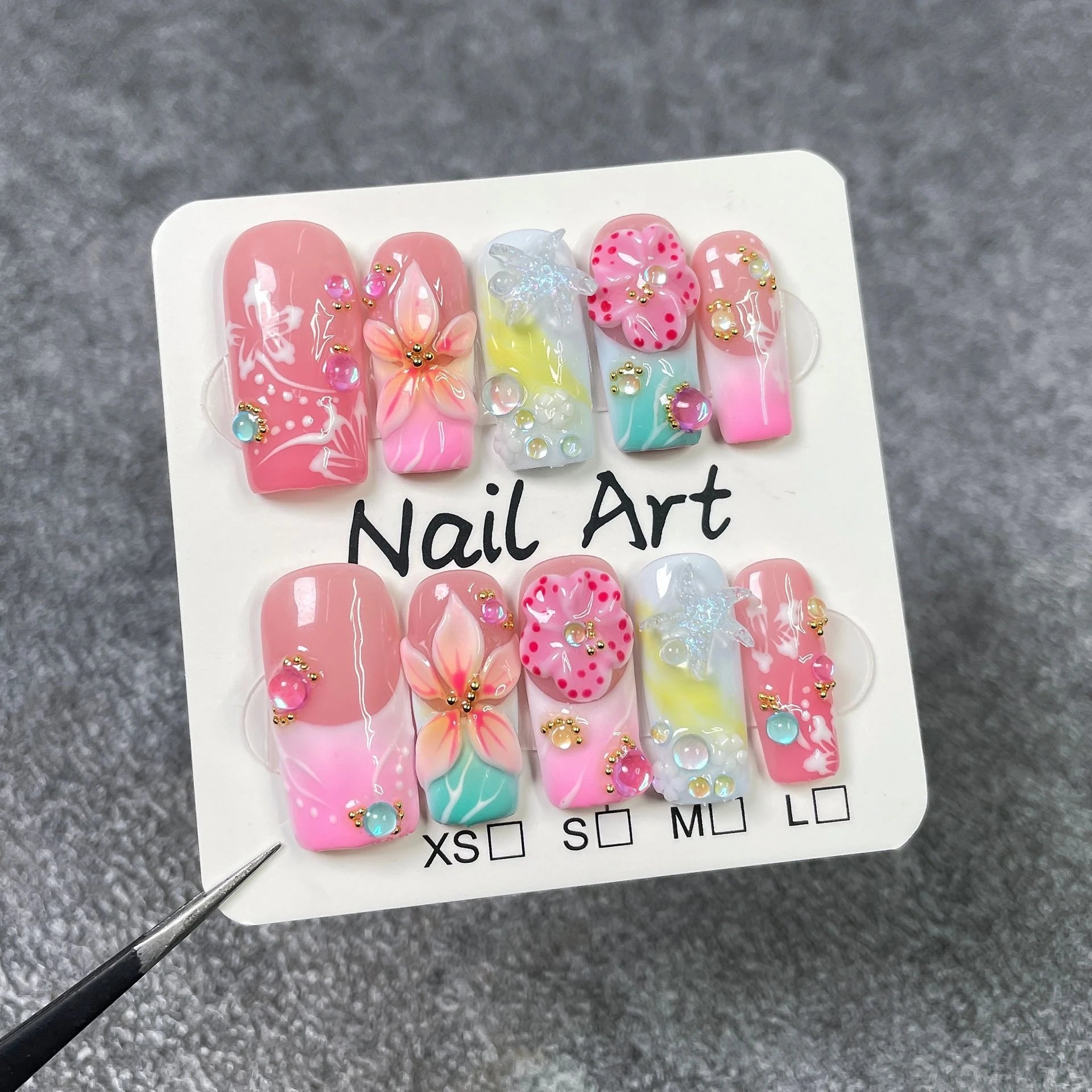 Lange quadratische French-Ombré-Kunstnägel mit 3D-Blumen und Seesternen zum Aufdrücken (10 Stück)