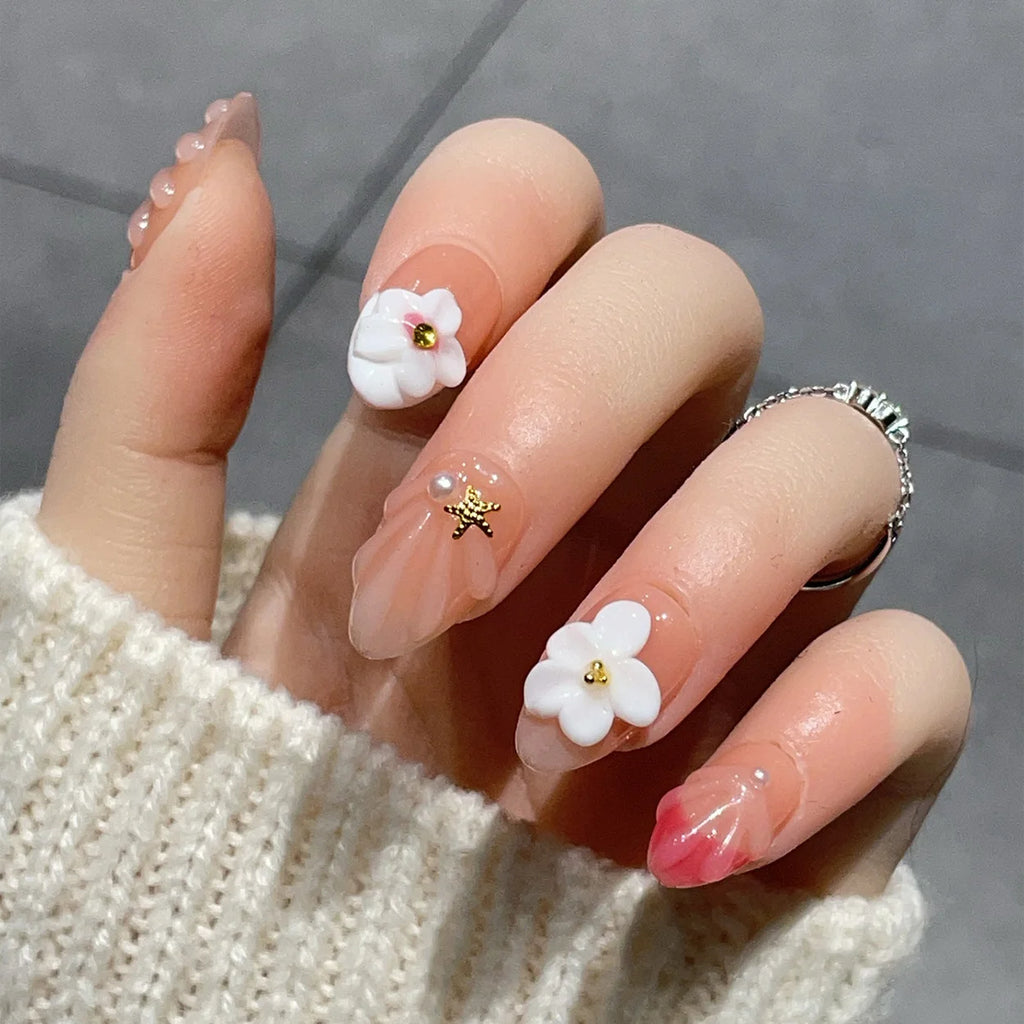 Faux ongles à pression en Amande Nude Fleurs 3D Perle – Faits main (Lot de 10)