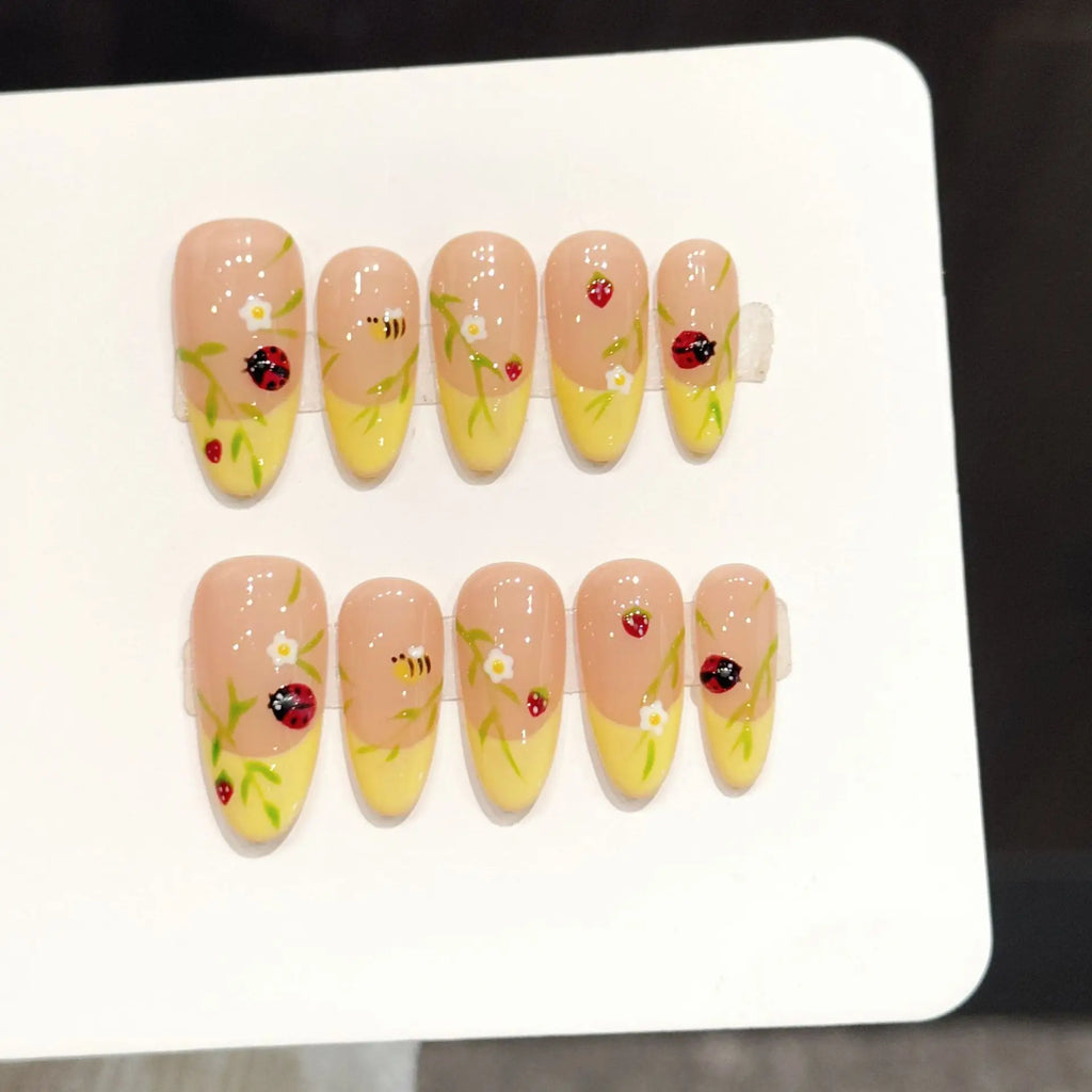 Faux ongles à pression Amande Moyen Dégradé Vert Jaune Coccinelle Abeille Forêt - Faits main (Lot de 10)
