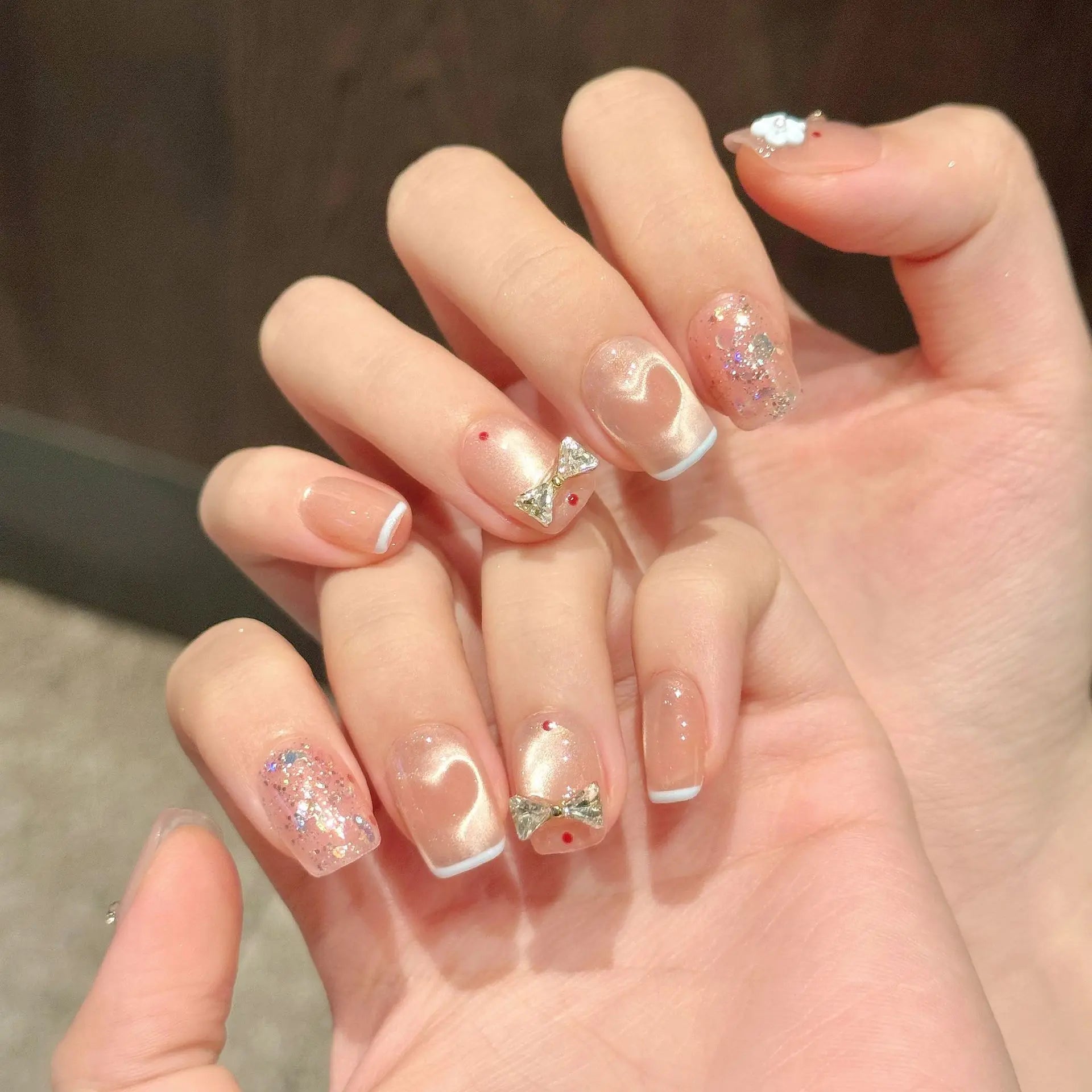 Faux ongles à pression Carré Court - Long Œil de Chat Flash Love Sequins Nœud - Faits main (Lot de 10)