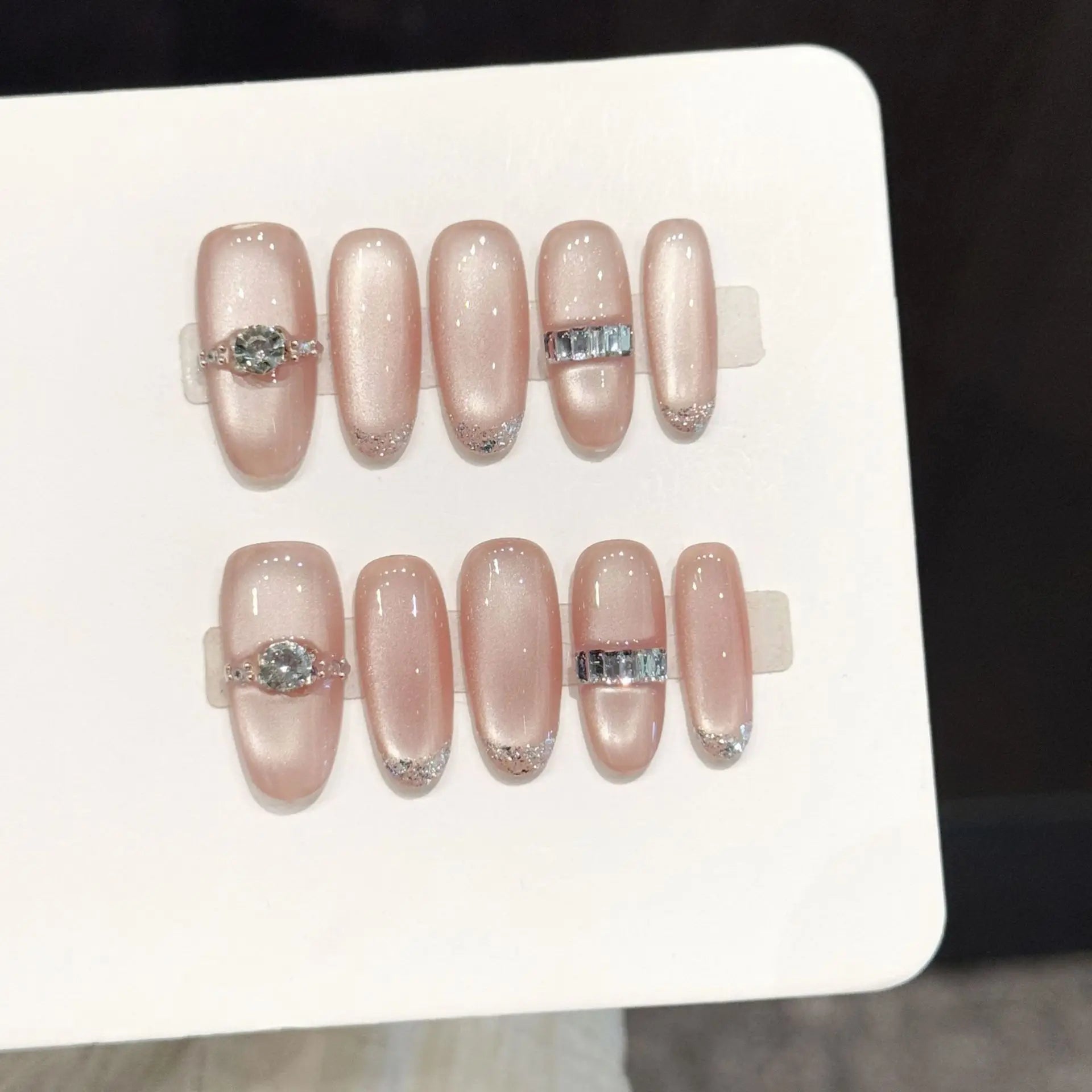 Faux ongles à pression Ovale Moyen Nude Rose Œil de Chat French Brillante - Faits main (Lot de 10)