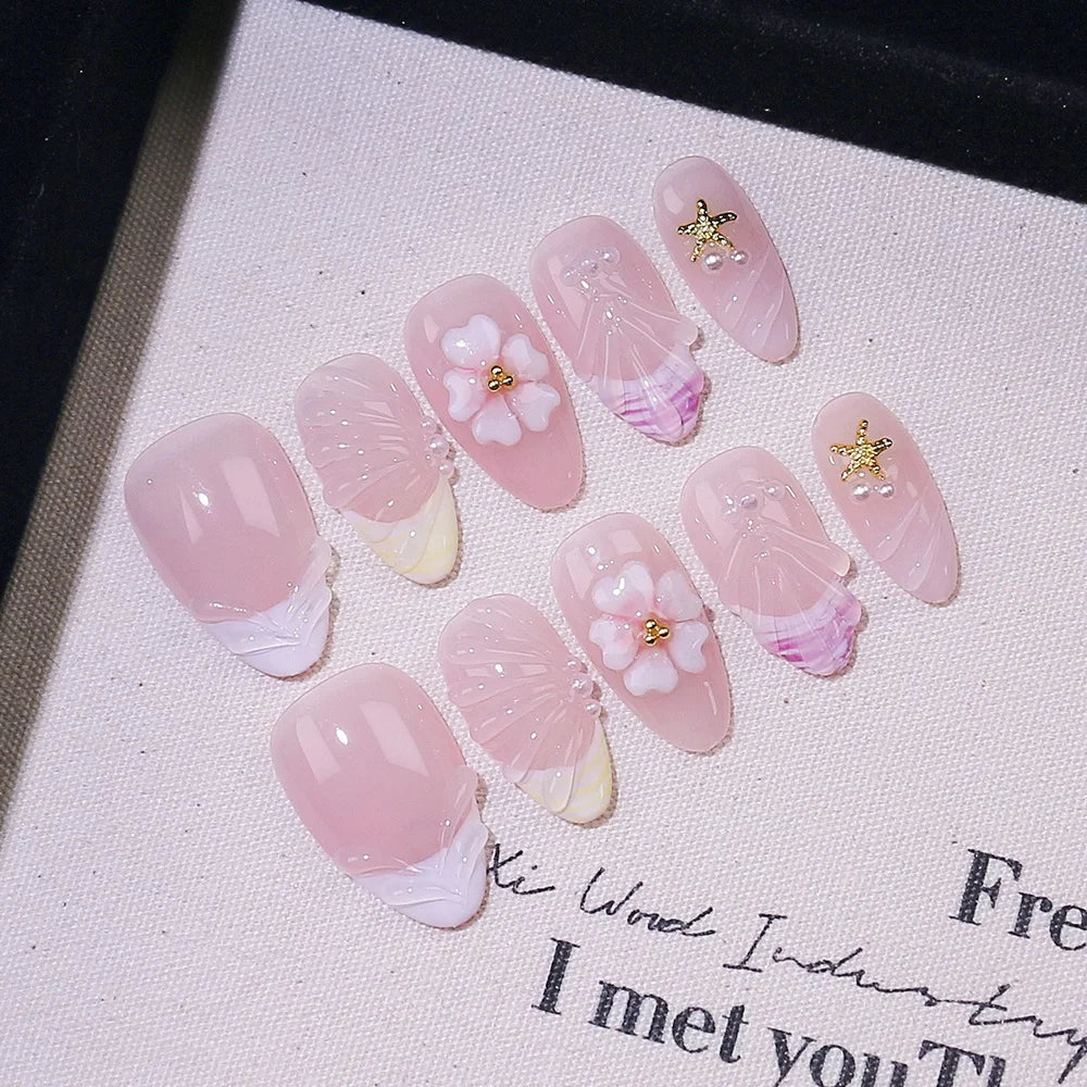 Faux ongles à pression en Amande French Rose et Fleurs – Faits main (Lot de 10)