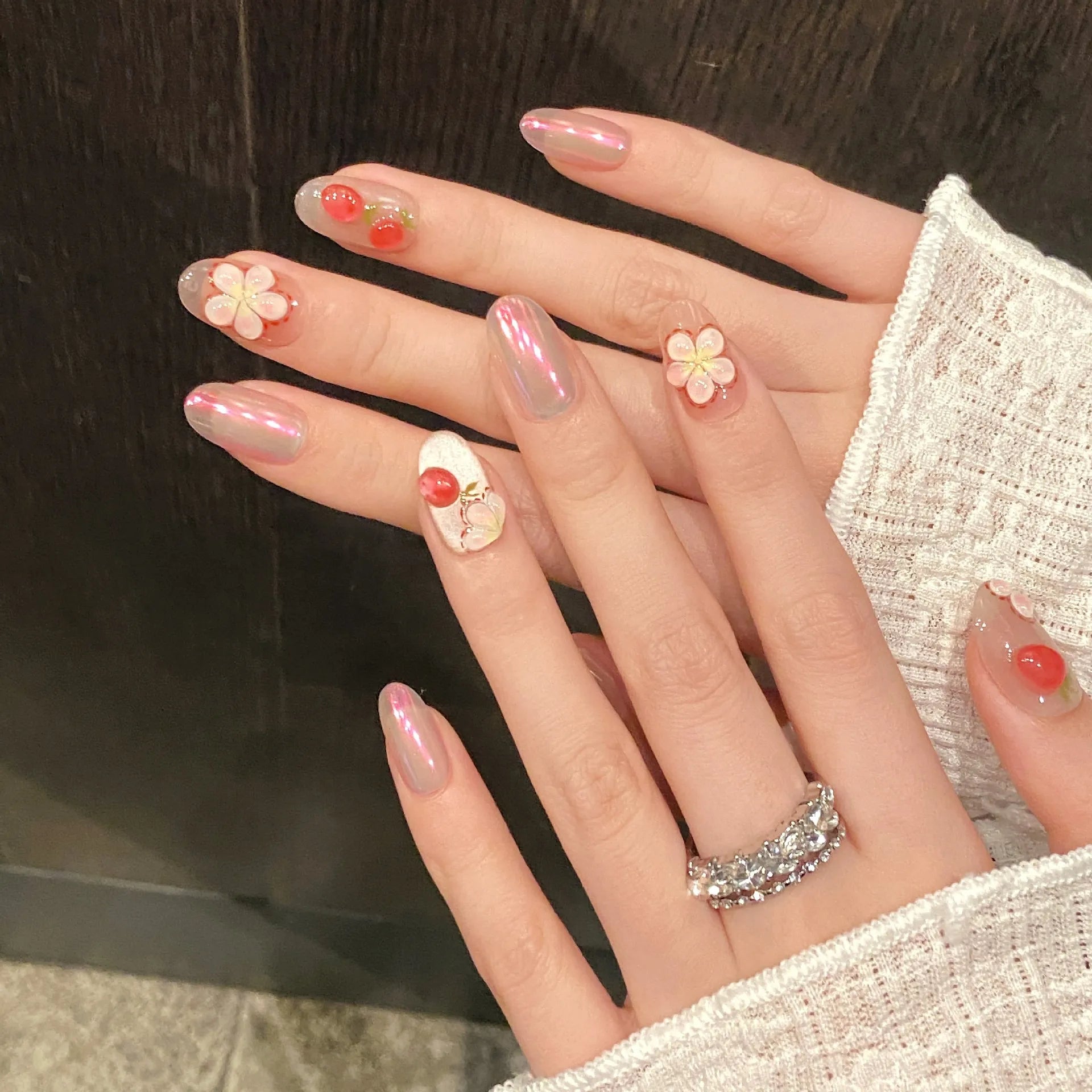 Faux ongles à pression Ovale Moyen Fraise 3D Pincée Main Fleurs Peintes - Faits main (Lot de 10)