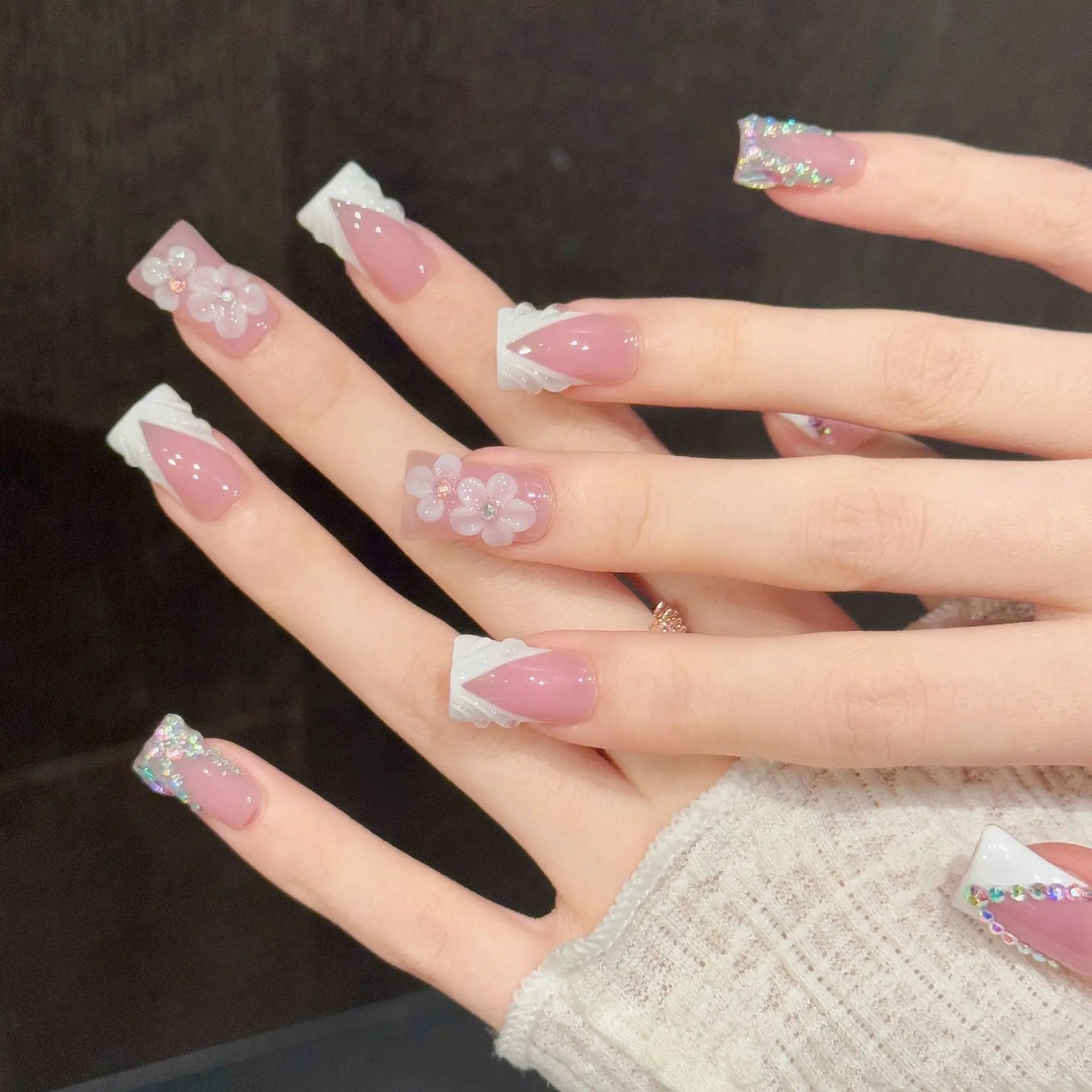 Faux ongles à pression Duck Moyen Rose Blanc French Fleurs 3D Diamants Colorés - Faits main (Lot de 10)