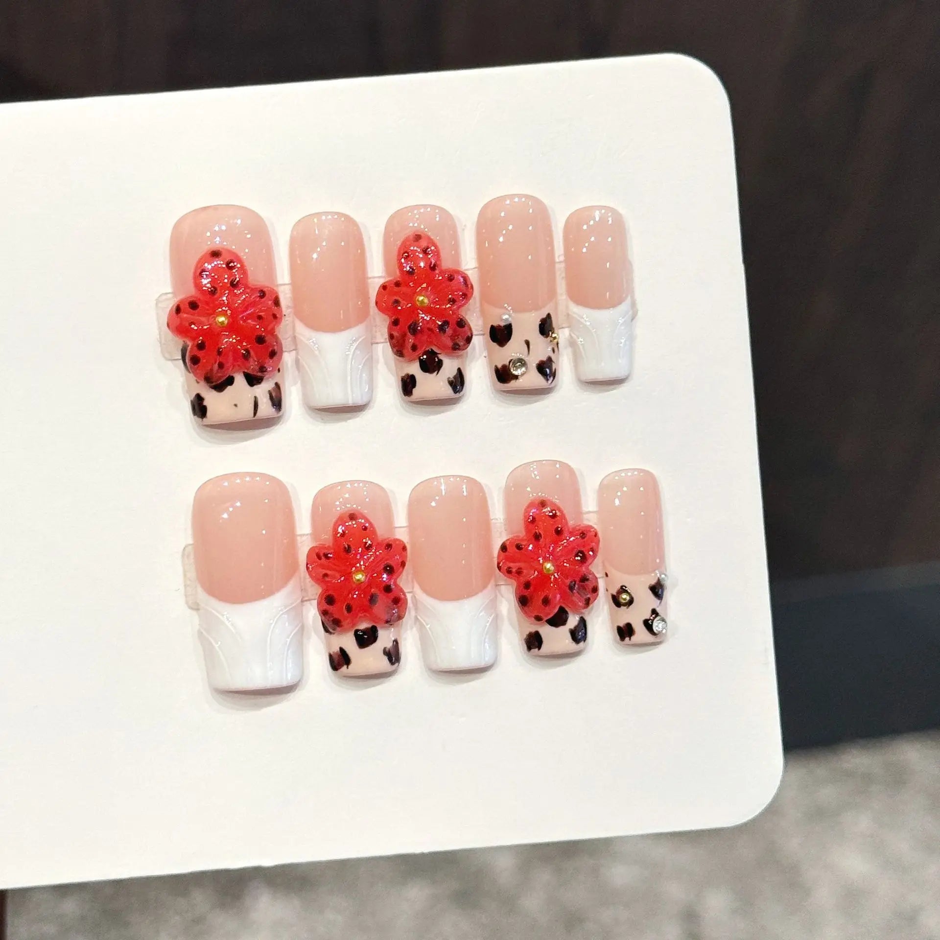 Faux ongles à pression Carré Long Rouge Fleurs French - Faits main (Lot de 10)