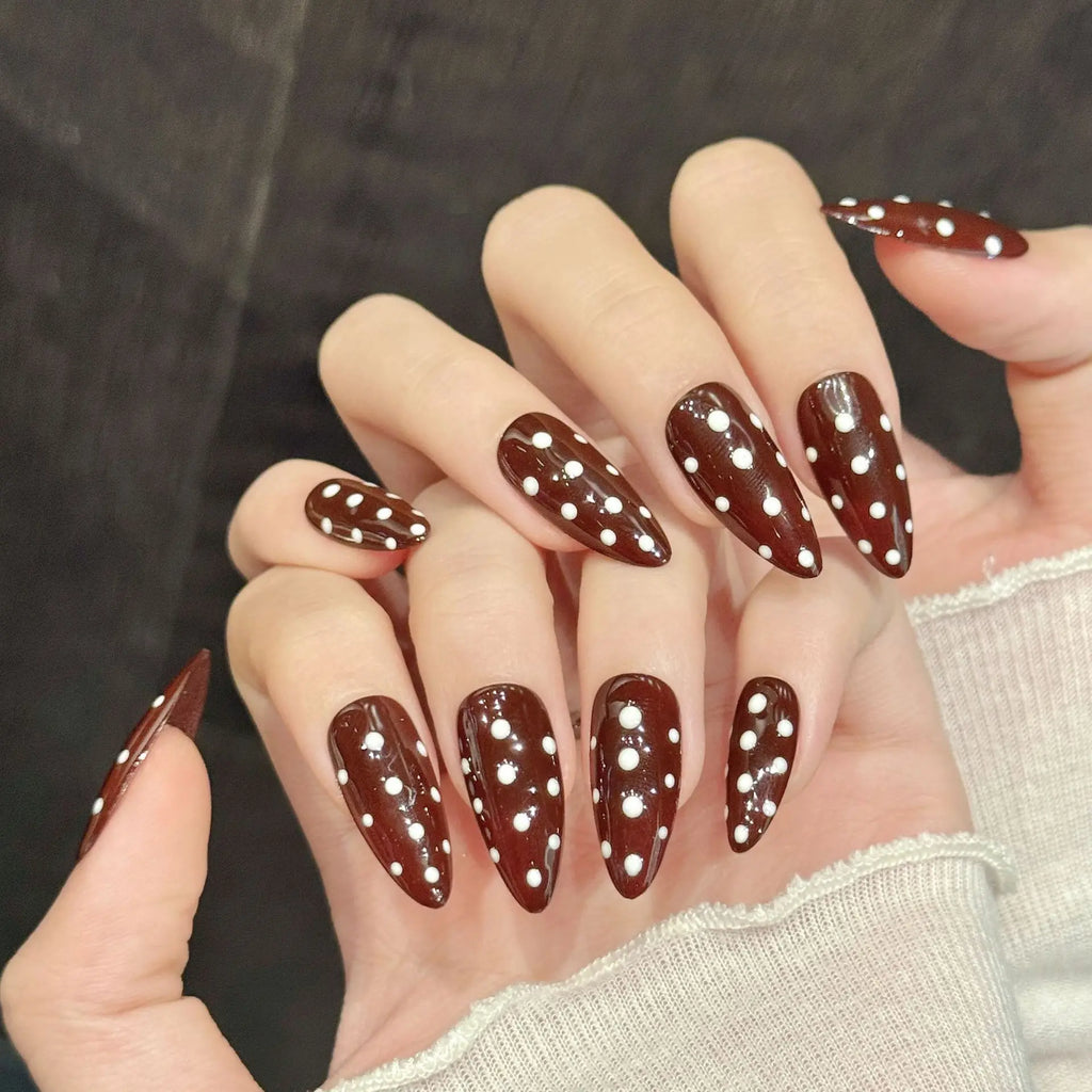 Faux ongles à pression Amande Moyen Marron Rétro Pois - Faits main (Lot de 10)