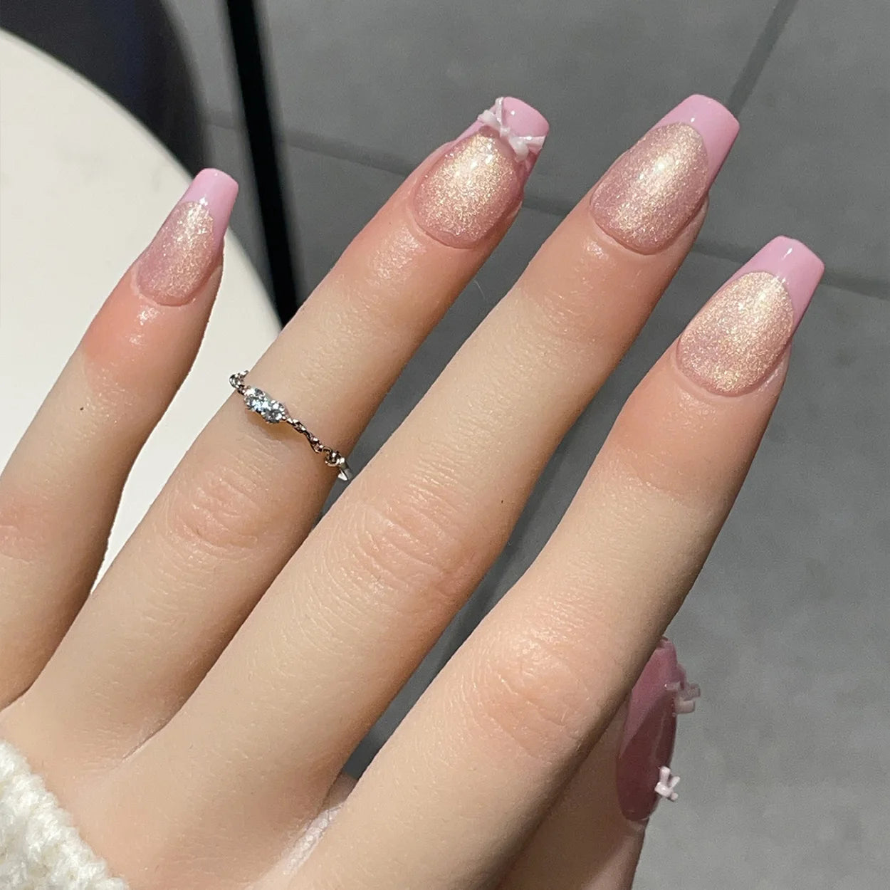 Faux ongles à pression Rose French Pailleté Nœud Blanc - Ballerine – Faits main (Lot de 10)