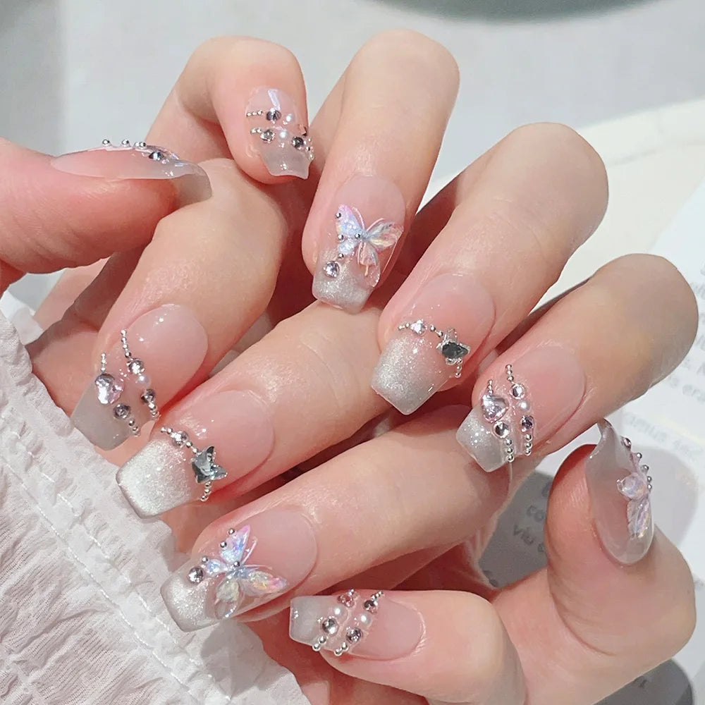 Faux ongles à pression Carré Moyen Nude Blanc Papillon Irisé Strass – Faits main (Lot de 10)