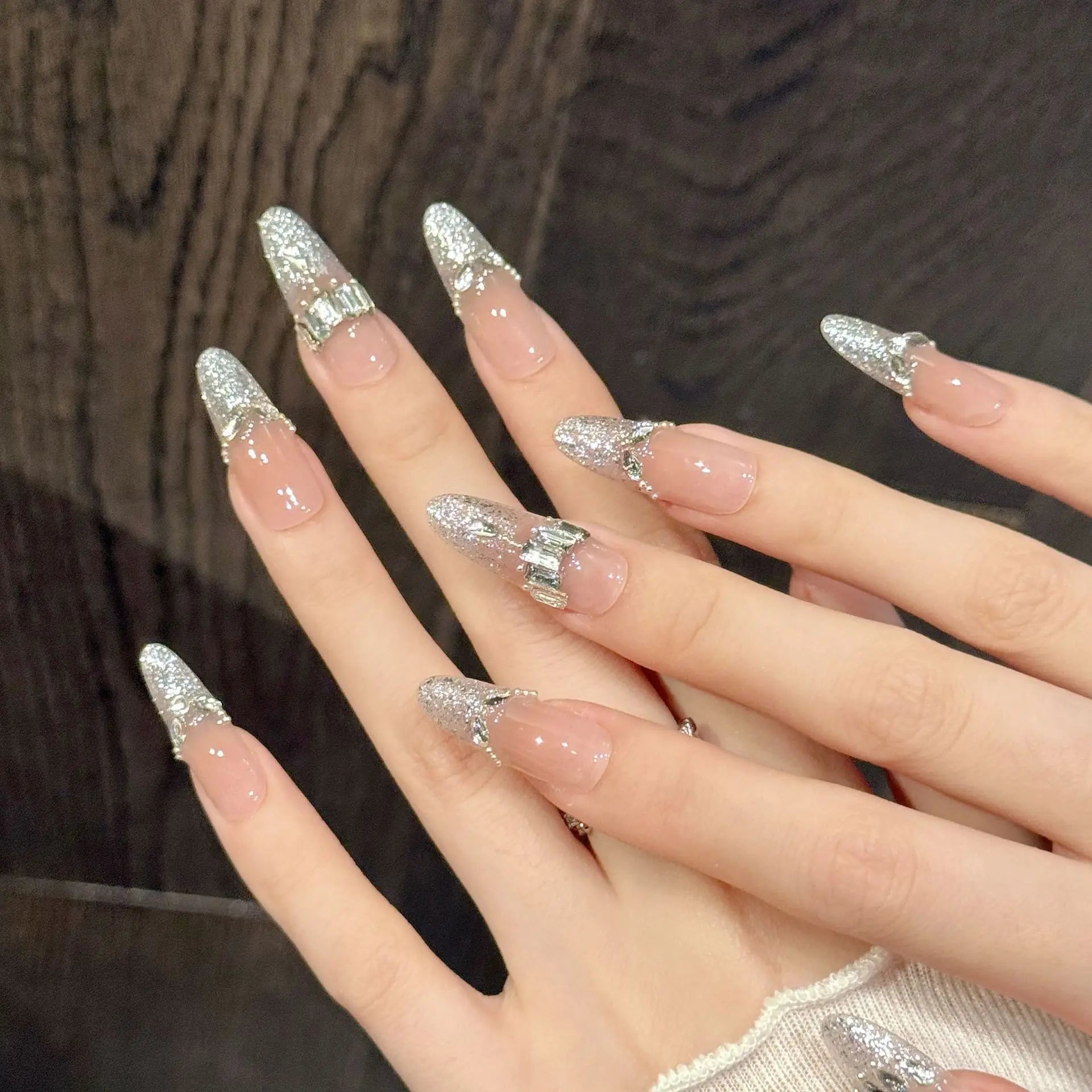 Faux ongles à pression Ovale Long Beige Rosé Strass Argentés Chaîne - Faits main (Lot de 10)