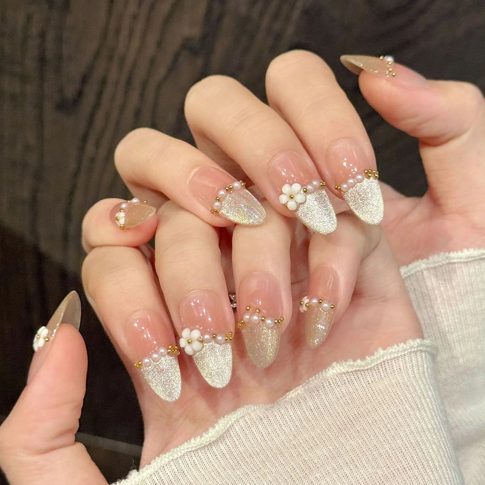 Faux ongles à pression Amande Moyen Rose Doré Fleurs et Perles - Faits main (Lot de 10)