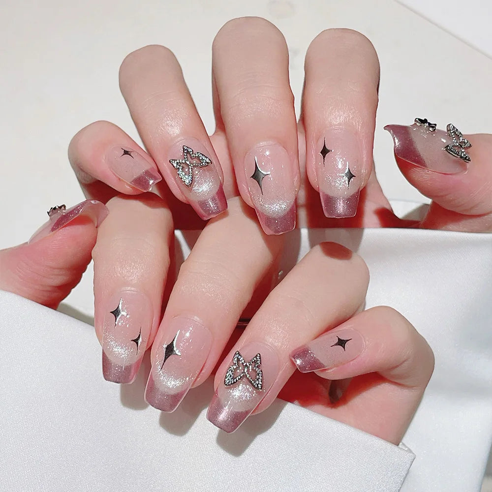 Faux ongles à pression Trapèze Court Rose Papillon Argenté Étoiles Romance - Faits main (Lot de 10)