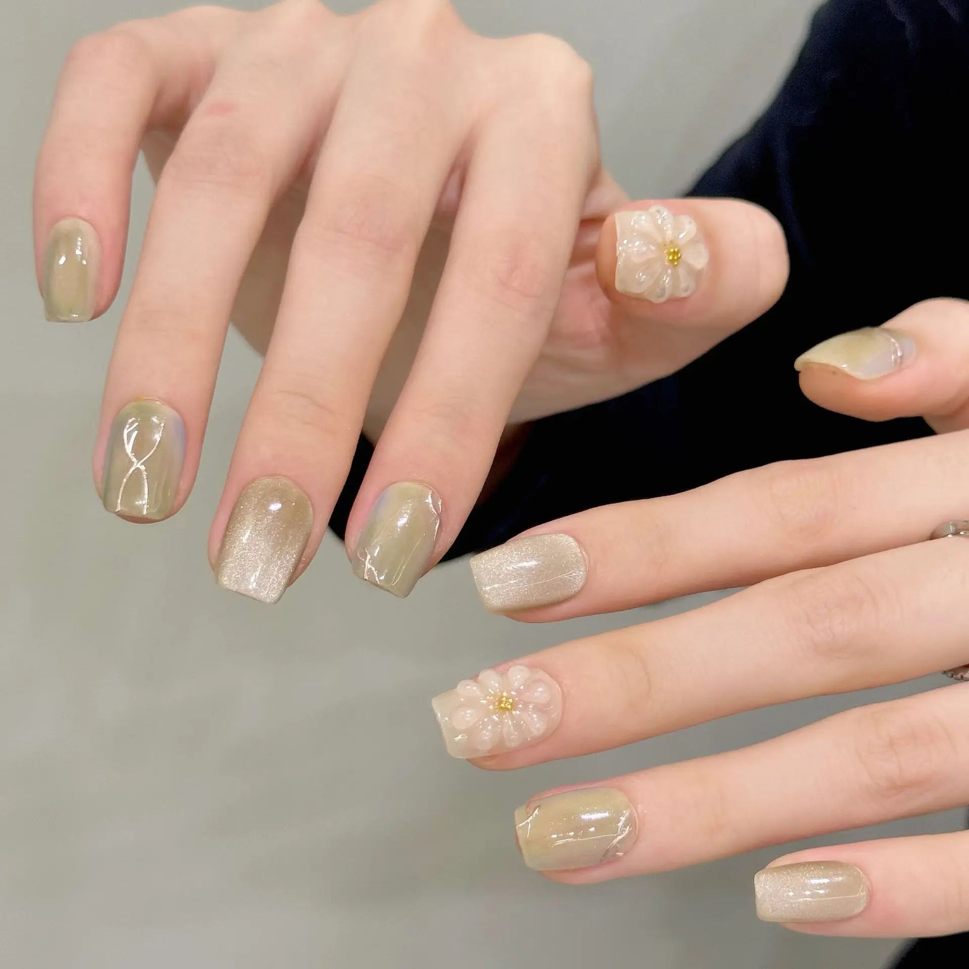 Faux ongles à pression Carré Court Fleur 3D Tie-Dye Doré Halo Lumineux - Faits main (Lot de 10)
