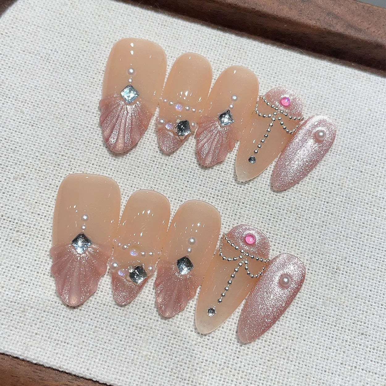 Faux ongles à pression en Amande Nude Rosé Strass – Faits main (Lot de 10)