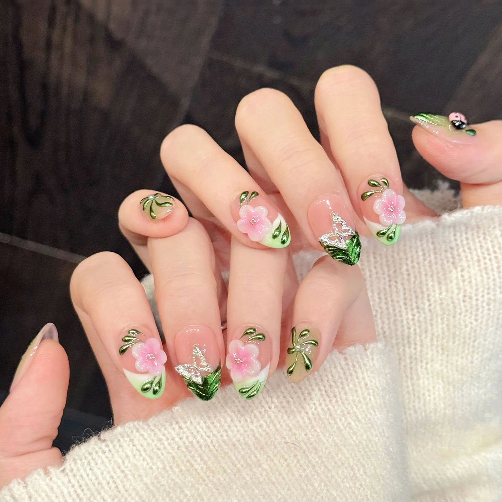 Faux ongles à pression Amande Moyen Rose Vert Dégradé Fleurs Effet Miroir - Faits main (Lot de 10)