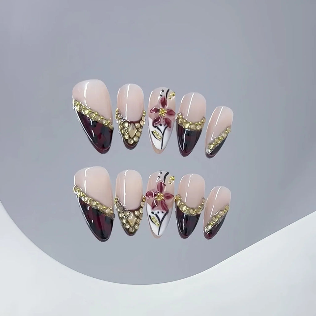 Faux ongles à pression Amande Marron French Dorée Fleurs Sculptées - Faits main (Lot de 10)