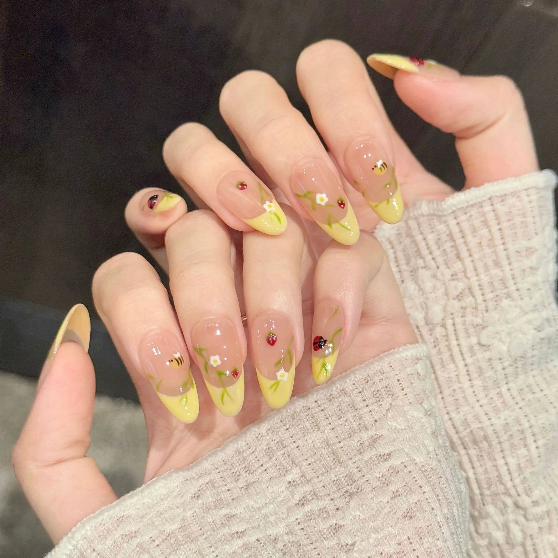 Faux ongles à pression Amande Moyen Dégradé Vert Jaune Coccinelle Abeille Forêt - Faits main (Lot de 10)