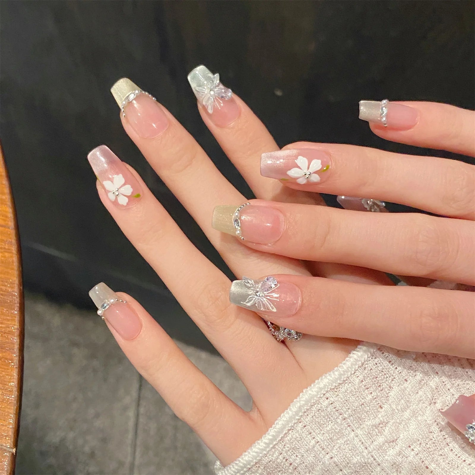 Faux ongles à pression Ballerine Moyen Papillon Gardénia Floral Œil de Chat French Peint Main - Faits main (Lot de 10)