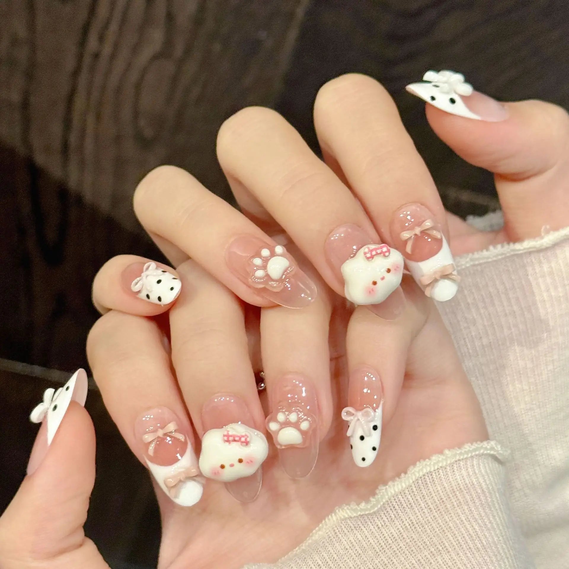 Faux ongles à pression Ovale Moyen Rose Nude Nuages Pois Nœud Romantique - Faits main (Lot de 10)