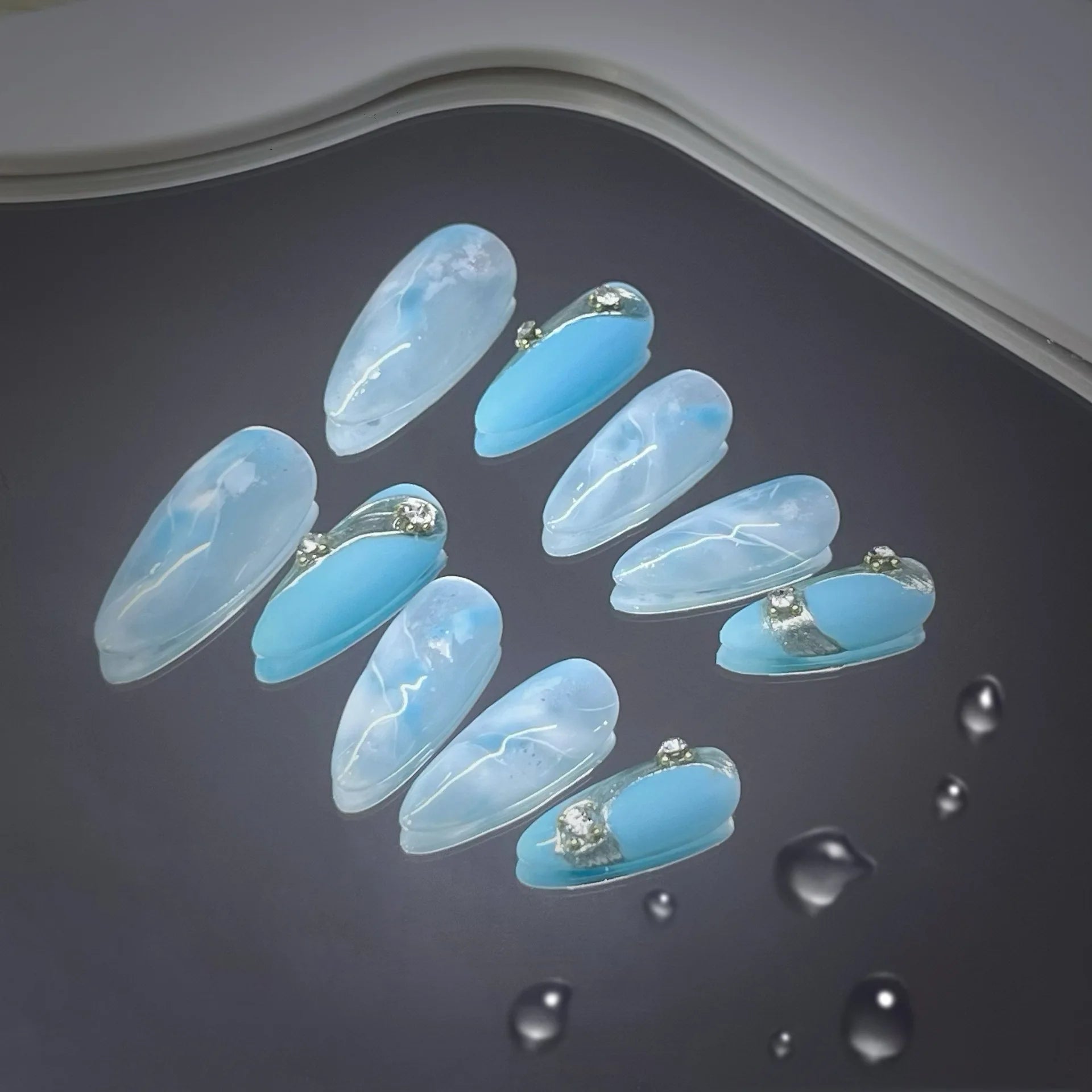 Faux ongles à pression Amande Bleu Ciel Simple et Frais - Faits main (Lot de 10)