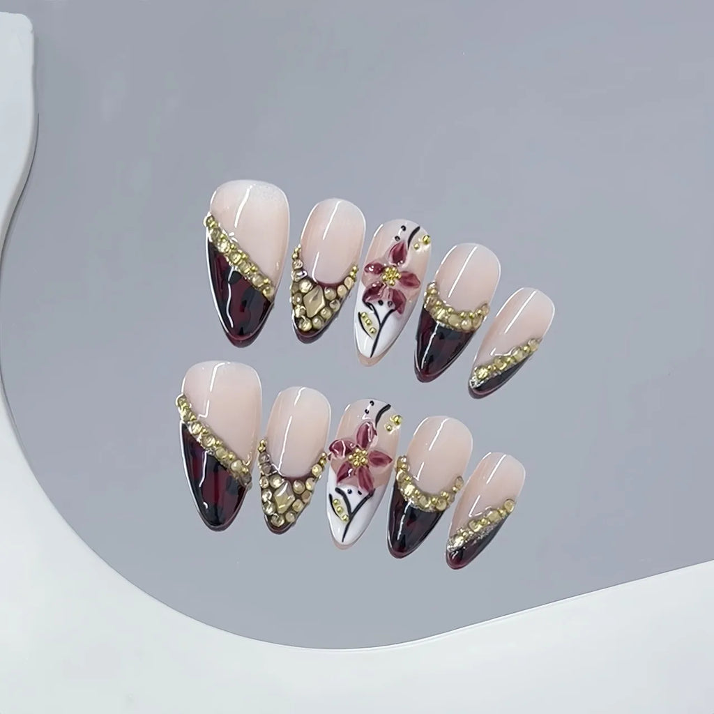 Faux ongles à pression Amande Marron French Dorée Fleurs Sculptées - Faits main (Lot de 10)