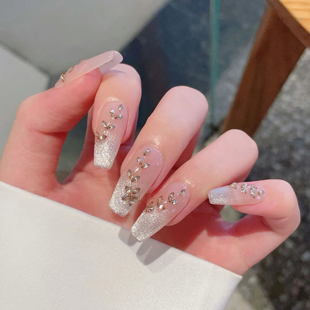 Faux ongles à pression Nude Feuilles Dorées - Ballerine – Faits main (Lot de 10)