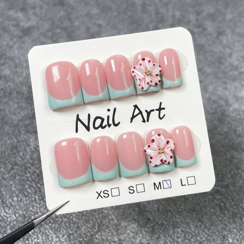 Faux ongles à pression Carré Moyen Fleurs Sculptées 3D French - Faits main (Lot de 10)
