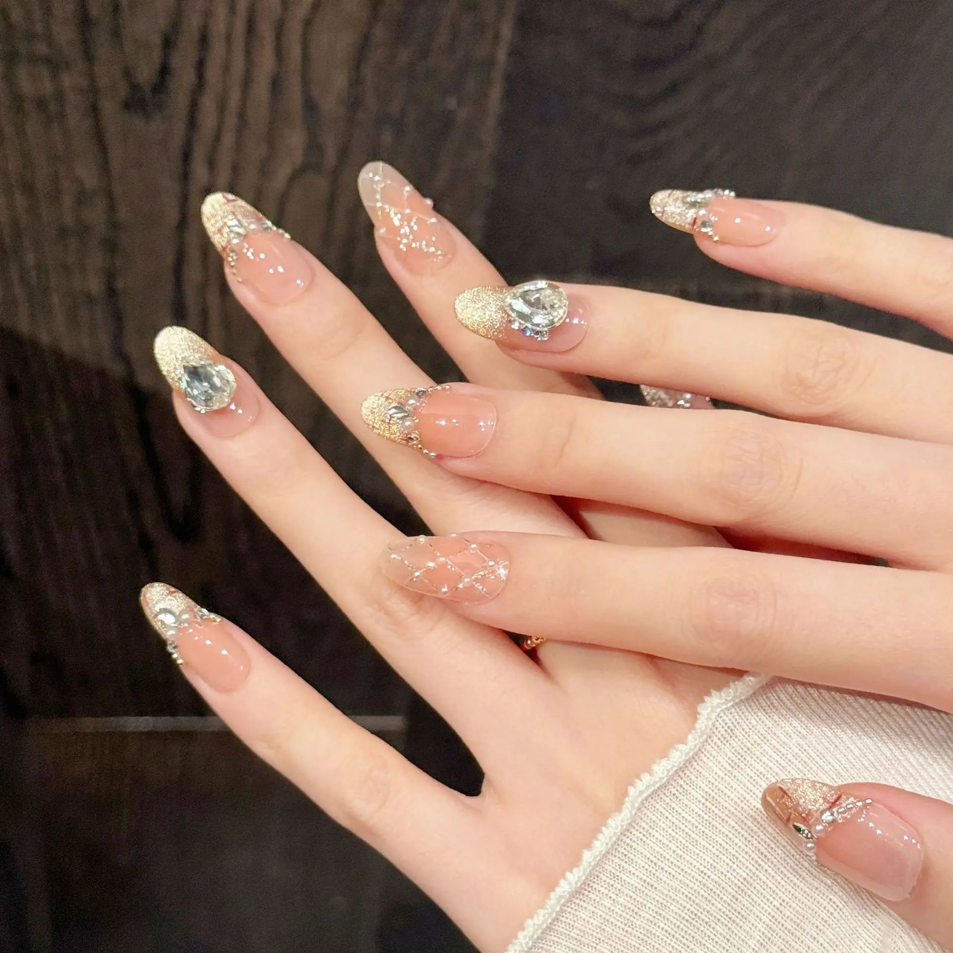 Faux ongles à pression Ovale Moyen Nude Dégradé Diamant Brisé Doré Plaqué - Faits main (Lot de 10)