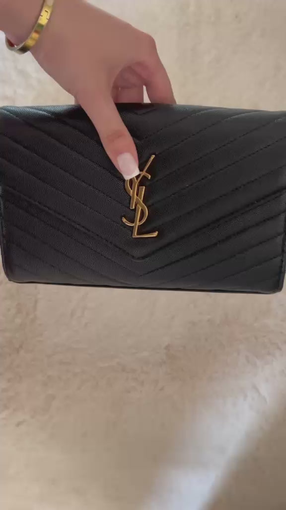 Sac à main cuir noir avec boucle dorée